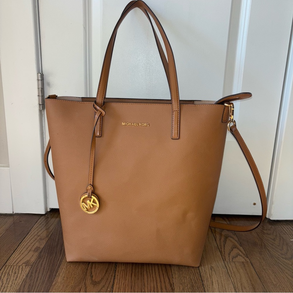 Michael Kors Women’s Hayley Acorn/Oyster Bag - Picture 3 of 15